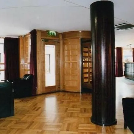 Otel Paramount