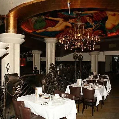 Paramount 3*